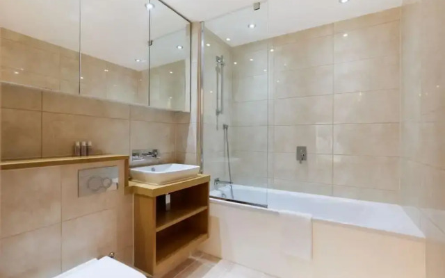 The Limehouse Cut Place - Spacious 2bdr Flat With Balcony