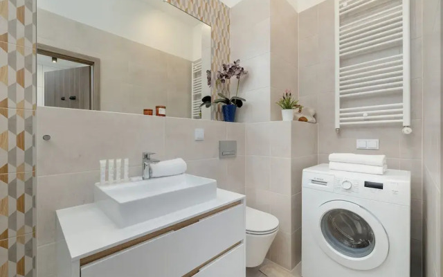 Luxurious Apartment by Renters Prestige