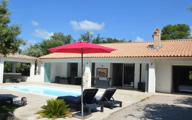 Modern Holiday Home With Private Pool and Garden