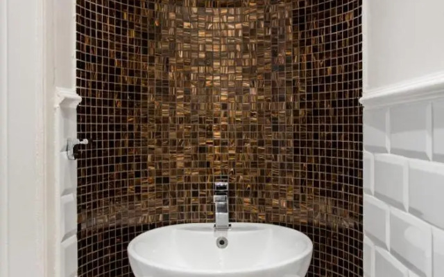 Opera Apartment with Garage, 2BR & 2BTH, AC