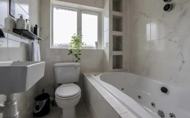 Hughes Contemporary Home in Barnstaple