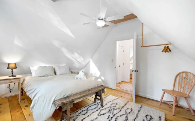 Augies Authentic Log Cabin! Pets Welcome!