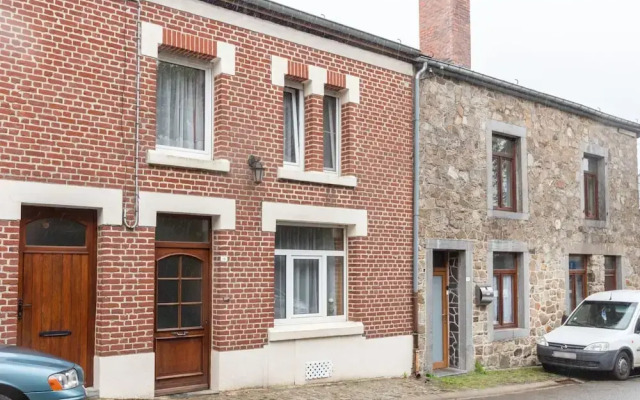Enticing Holiday Home in Viroinval near Forest