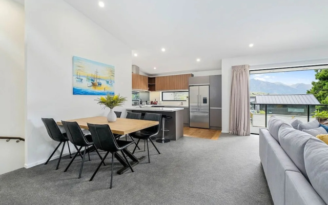 Bright, Modern, Plush - Brand New Townhouse