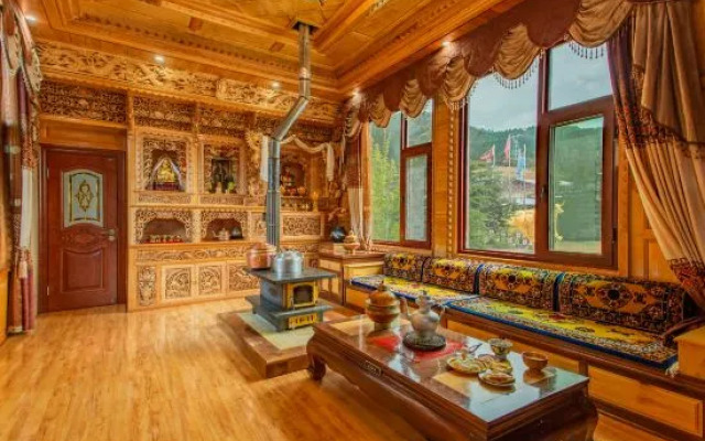 Villafound Shangri-La Womasto Resort