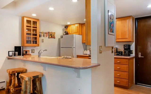 311 Vail International - 2 Br Condo