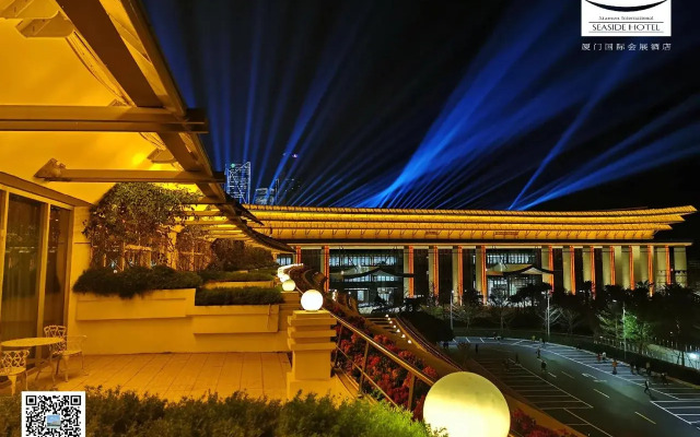 Xiamen International Seaside Hotel (hotel corridor leads to the stone exhibition hall)