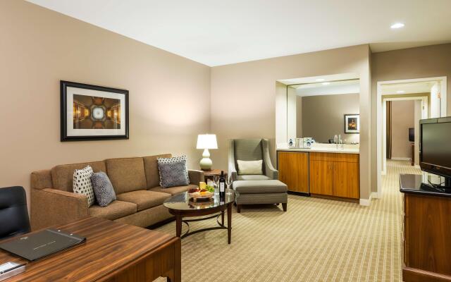 Hilton Indianapolis Hotel & Suites