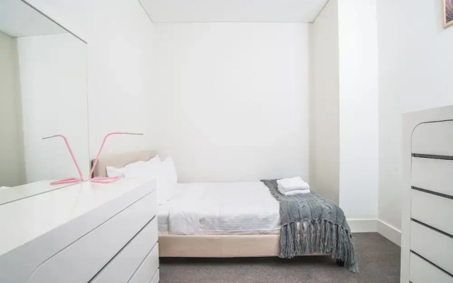 2bed1bath High-end APT at Olympic Parkviews+p