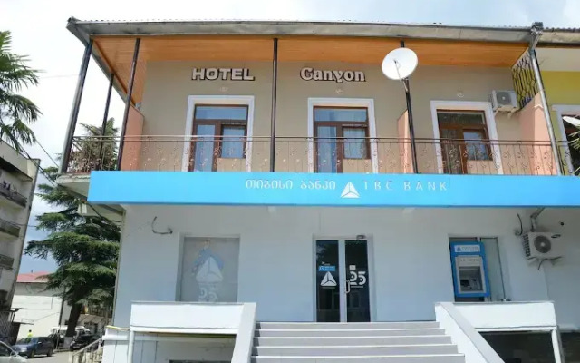Canyon Hotel
