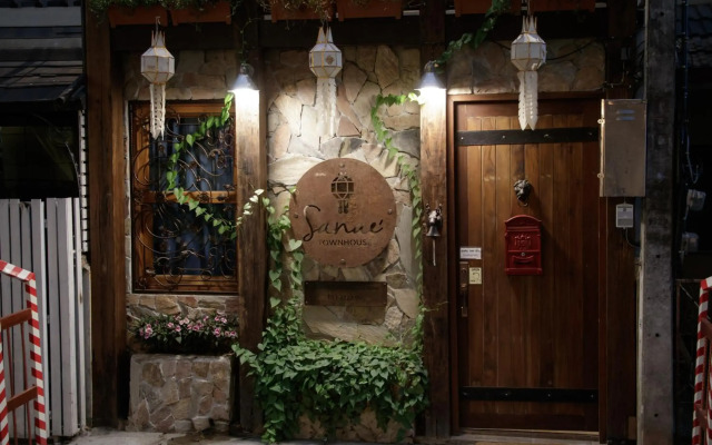Sanae' Townhouse Chiang Mai