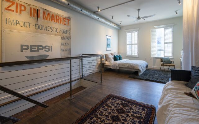 Applewood Suites - The Ossington Loft