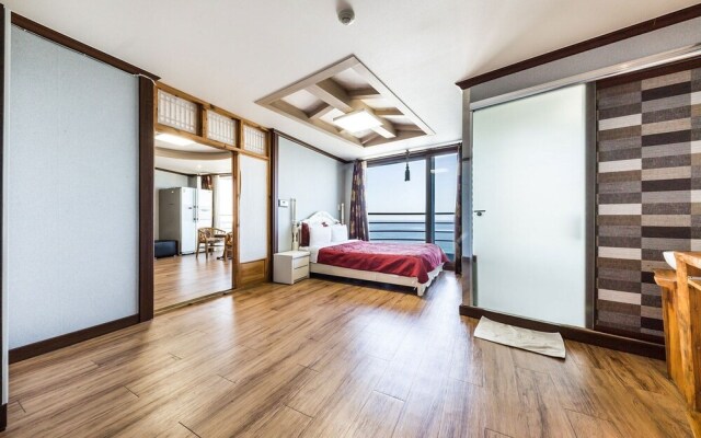 Gangneung Gyeongpodae Daedeokosutel