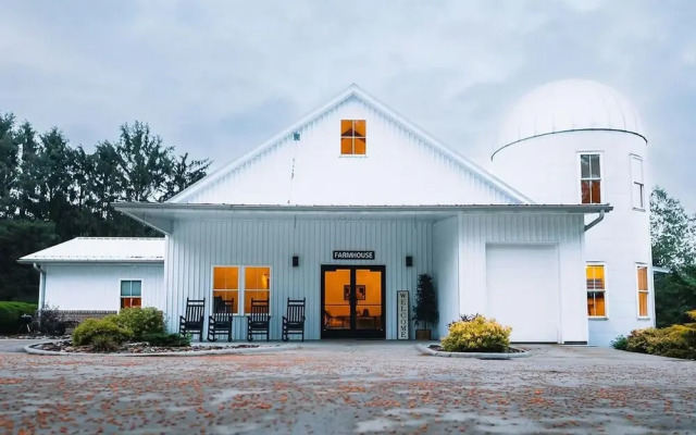 Pine Cove Lodging