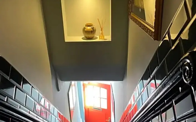 Décor Canal House