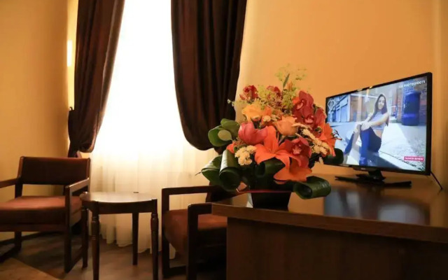 Hotel KRETA