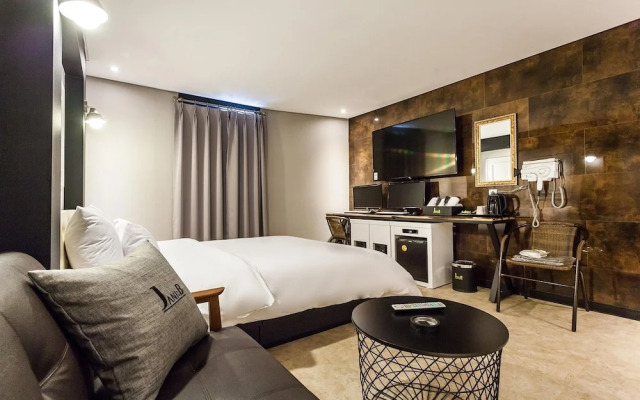 Rio Tourist Hotel