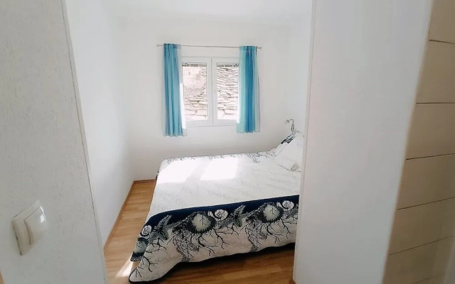 Cute apartment in stone house near sea