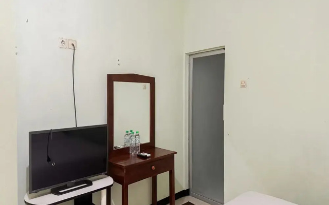 Global Inn Syariah RedPartner near Juanda T1 Airport