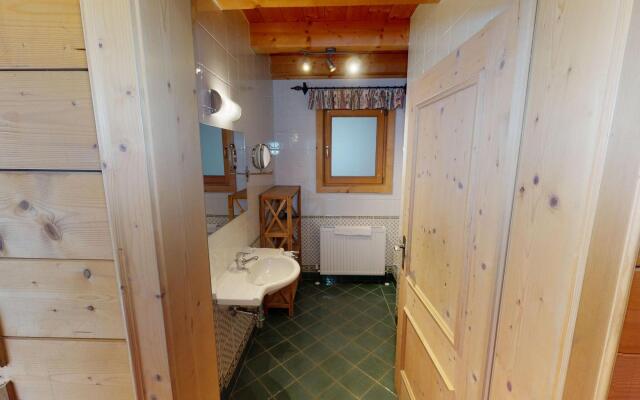 Chalet in Wildkogel Near Ski Slopes & Pool