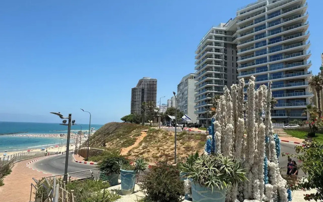Prince Palace Netanya Central Beach