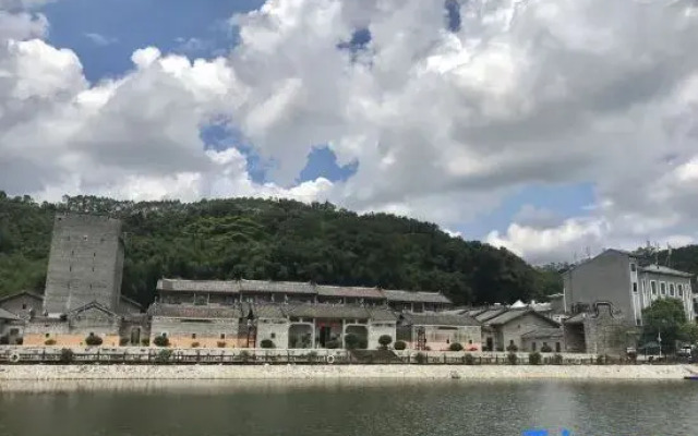 Deng Stone House Pastoral Resort