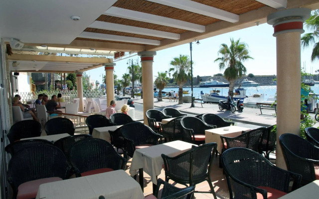 Astron Hotel