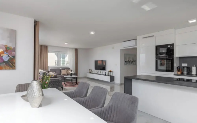 Pool Apartment Sunset With Sea View