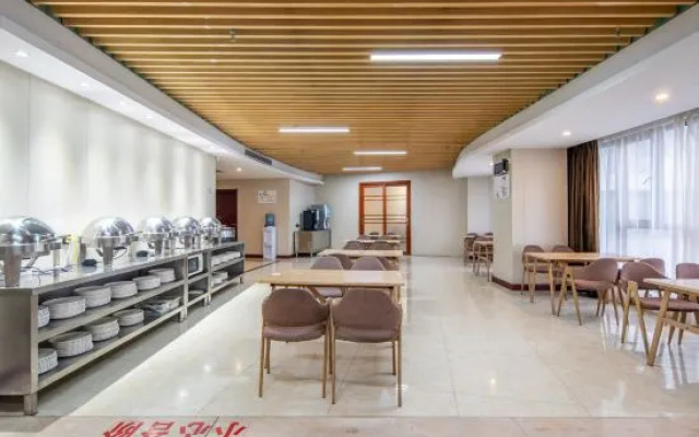 Yacht Holiday Hotel – Business – Xiangyang