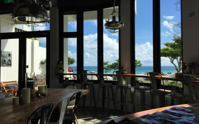 Minimi Inn - SailRock Beach House