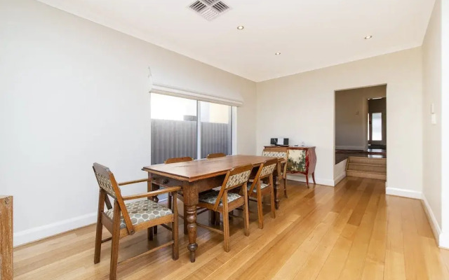 Inner Western Suburbs Retreat