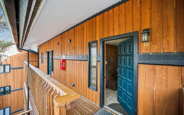 4 O'clock Lodge A16 1 Bedroom Condo by RedAwning