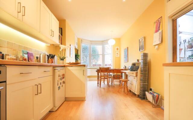 Unique 2 Bedroom House With Yoga Studio