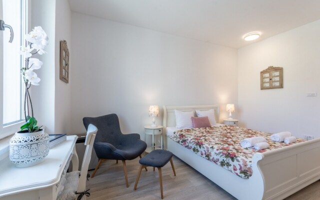 Apartments and Room Poesia
