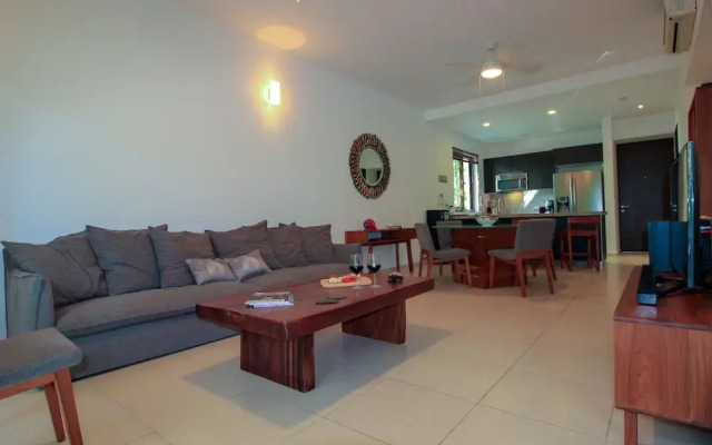 Pool View Condo in Resort by Olahola
