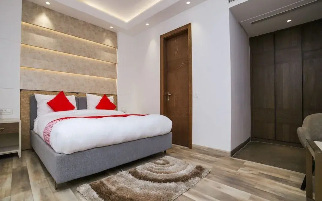 OYO 23088 Hotel Dev Palace
