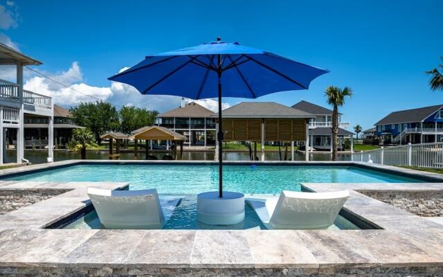 Bolivar Slam 3 Bedroom Home by RedAwning