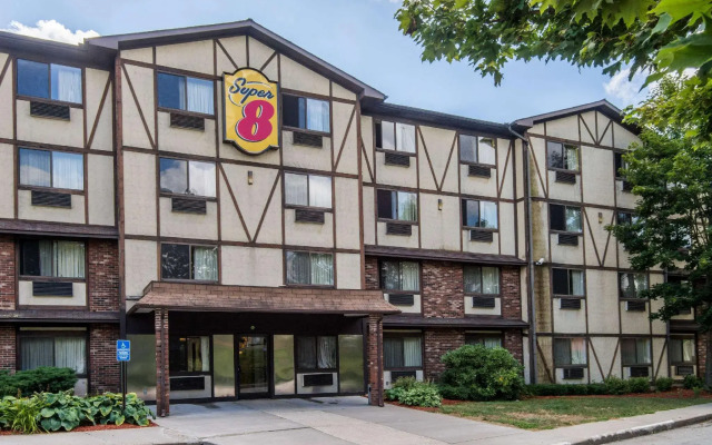 Super 8 Groton