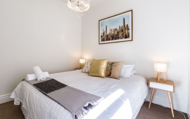AERIN, 2BDR Melbourne Apartment – Guest Rooms – Melbourne