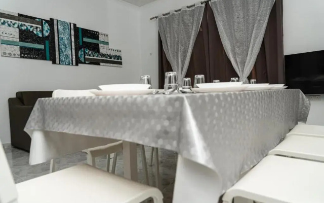 Riviera Mansions Apt. 9 - Side Sea-View, 3 bedroom Deluxe Apartment