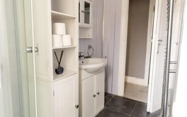 2 Bedroom Cossy Detached Property
