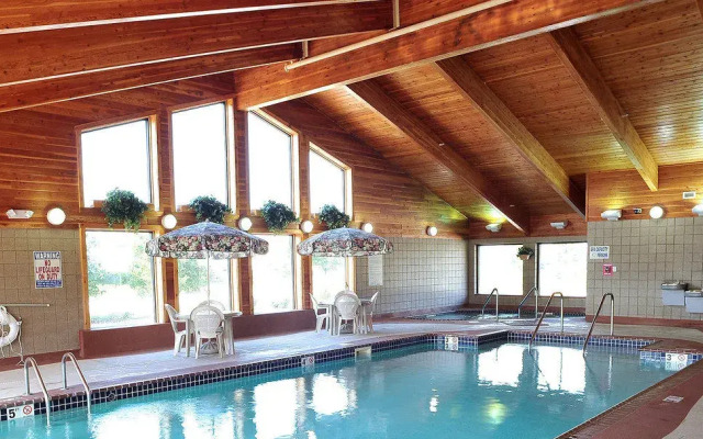 AmericInn Lodge & Suites Oswego