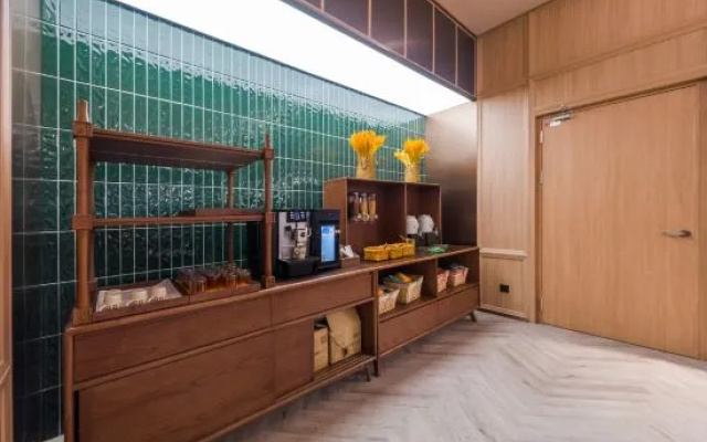 Orange Hotel (Zhengzhou East Railway Station Sports Center Subway Station) – Meal – Zhengzhou