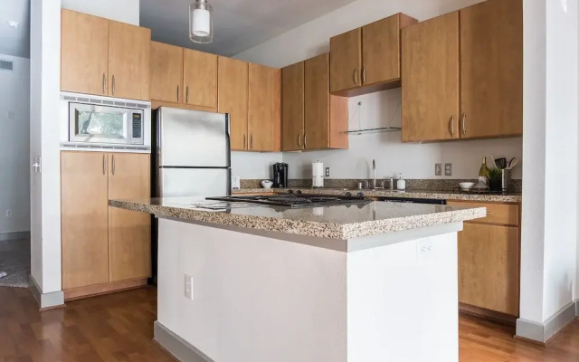 1 BR Apt near Dining Shopping Nightlife by Frontdesk