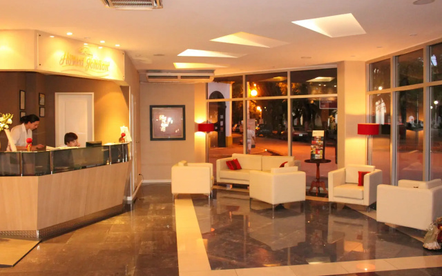 Howard Johnson by Wyndham San Pedro