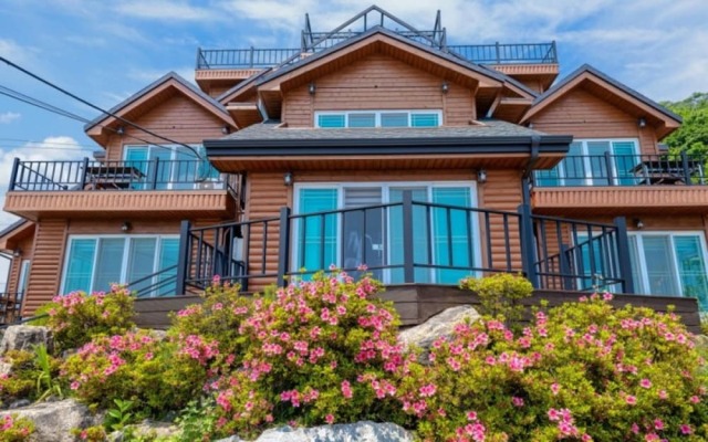 Namhae Macaron Pension