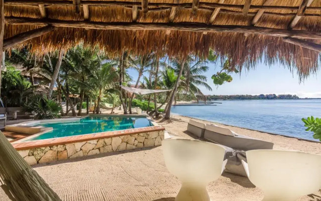 Puerto Aventuras Villa Sleeps 10 with Pool