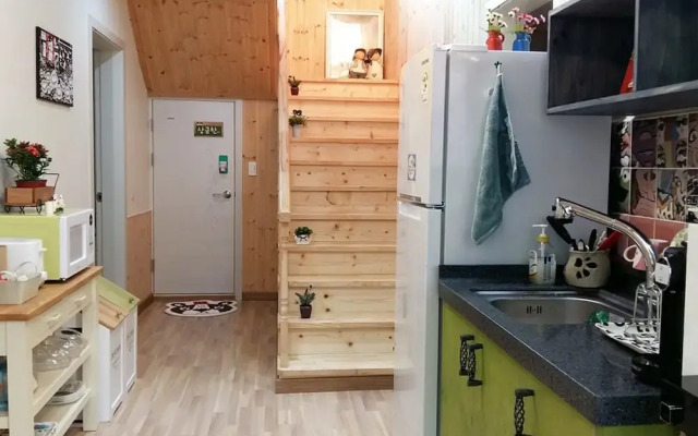 Jeonju Poet And Zzamong Guesthouse