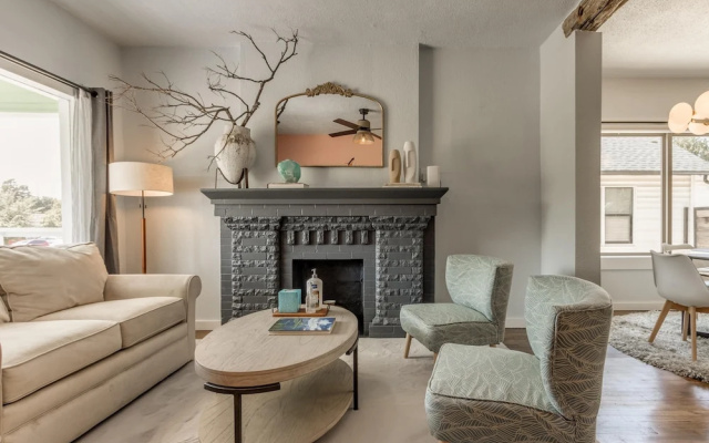 2BR Stylish Retreat in Midtown