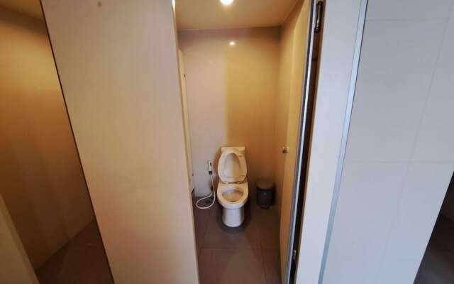 5A - 2 Bedroom Downtown Apartment With Shared Pool